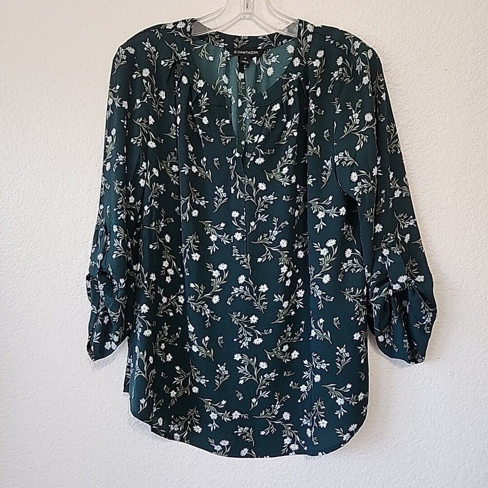 41 Hawthorn M Dark Green Dainty Floral Pullover Blouse Tab 3/4 Sleeve Flowy Fall